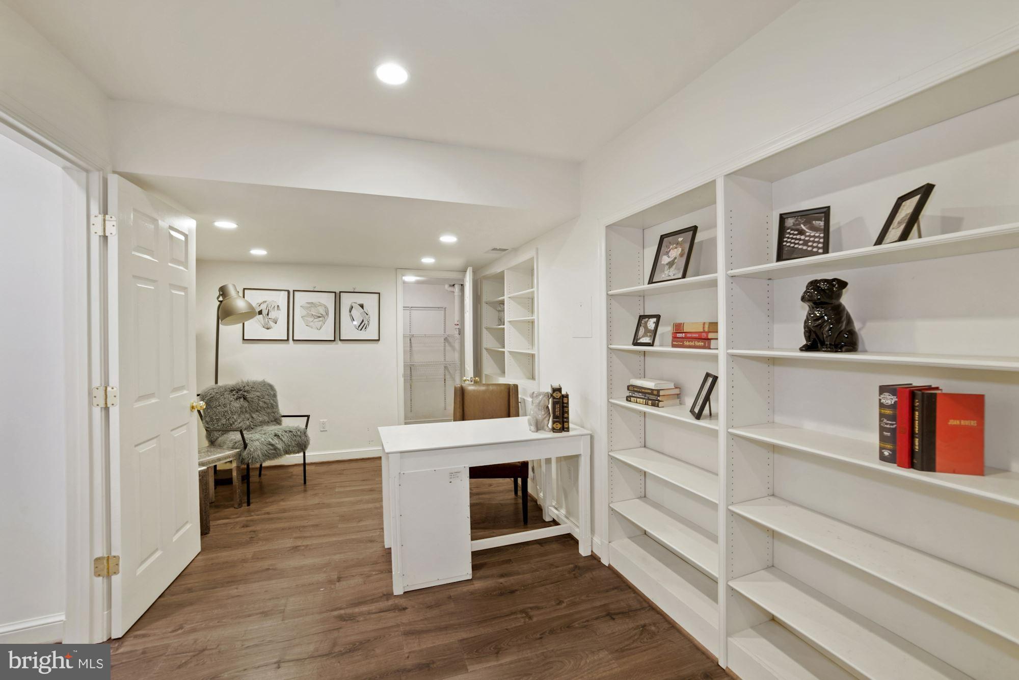 BRADLEY MANOR - Residential