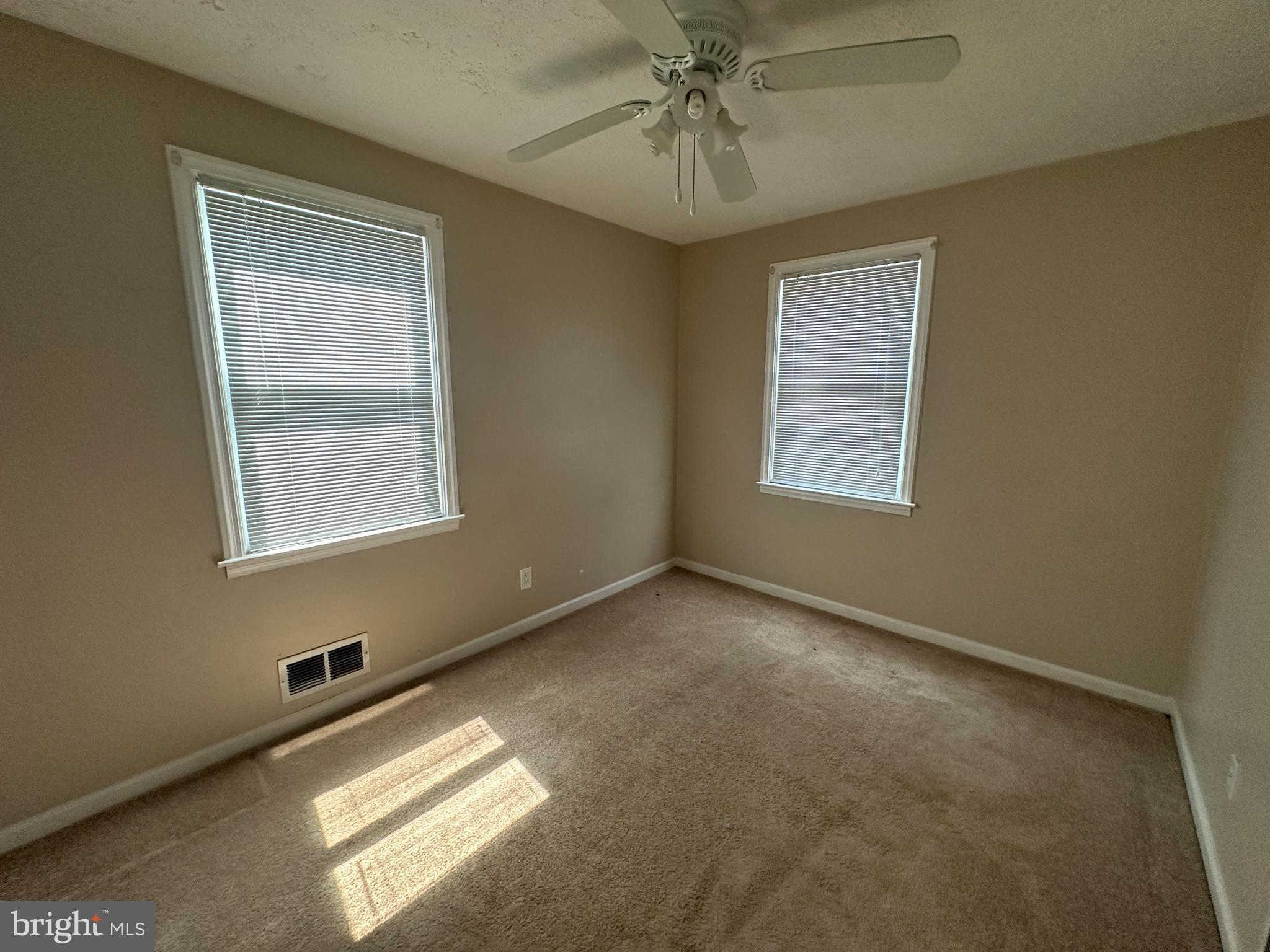 LYNBROOK - Residential