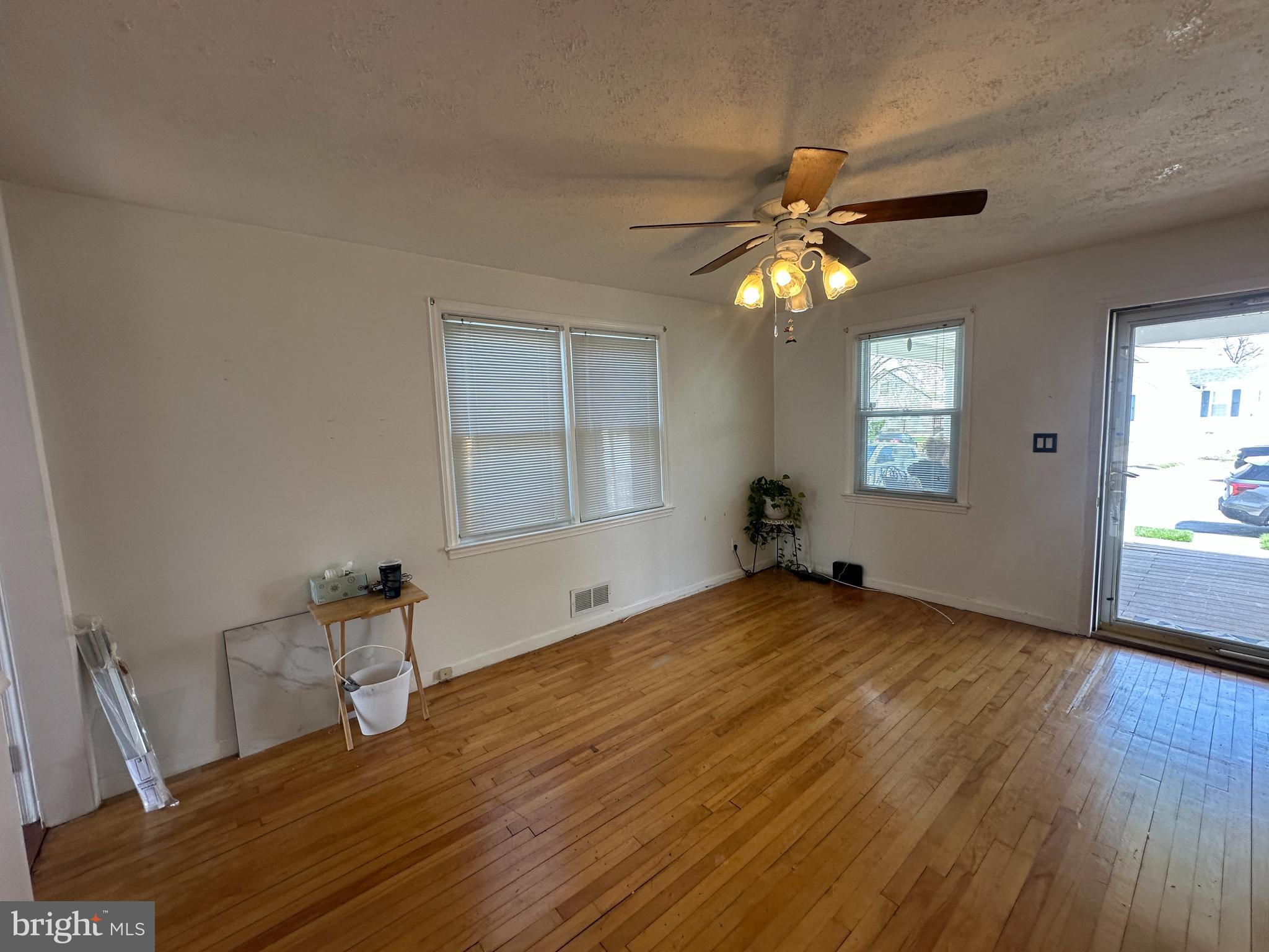 LYNBROOK - Residential