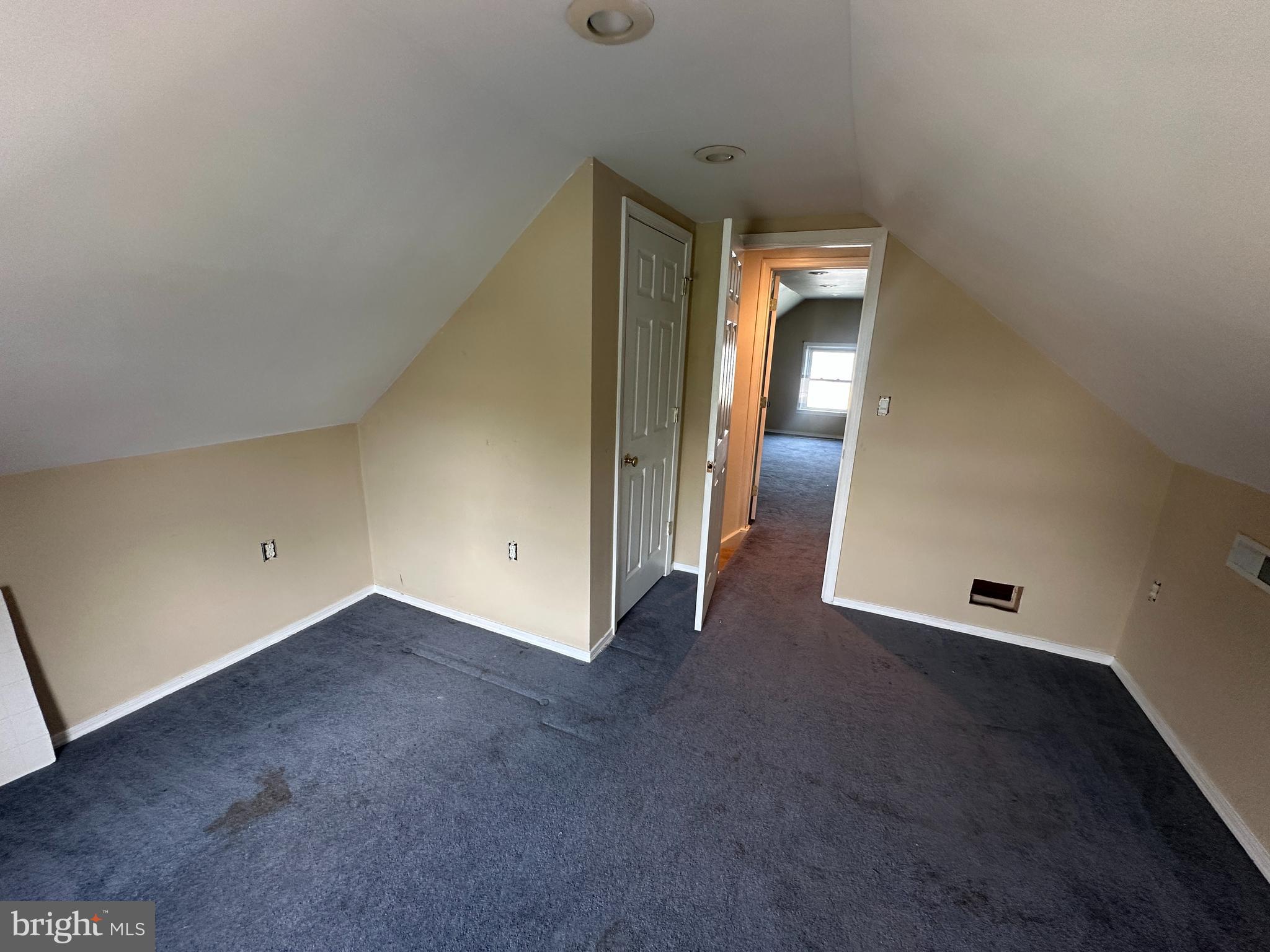 LYNBROOK - Residential