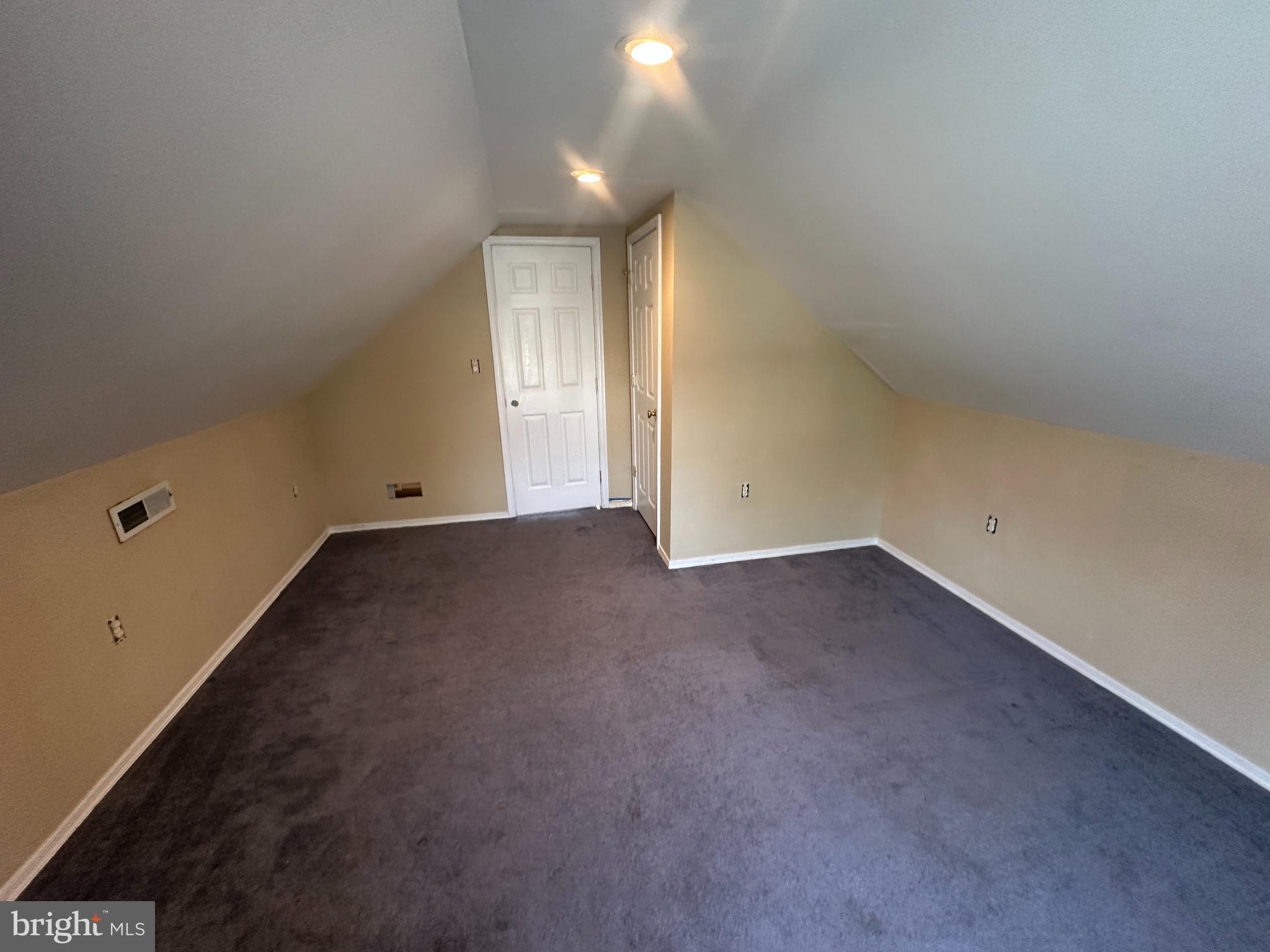 LYNBROOK - Residential