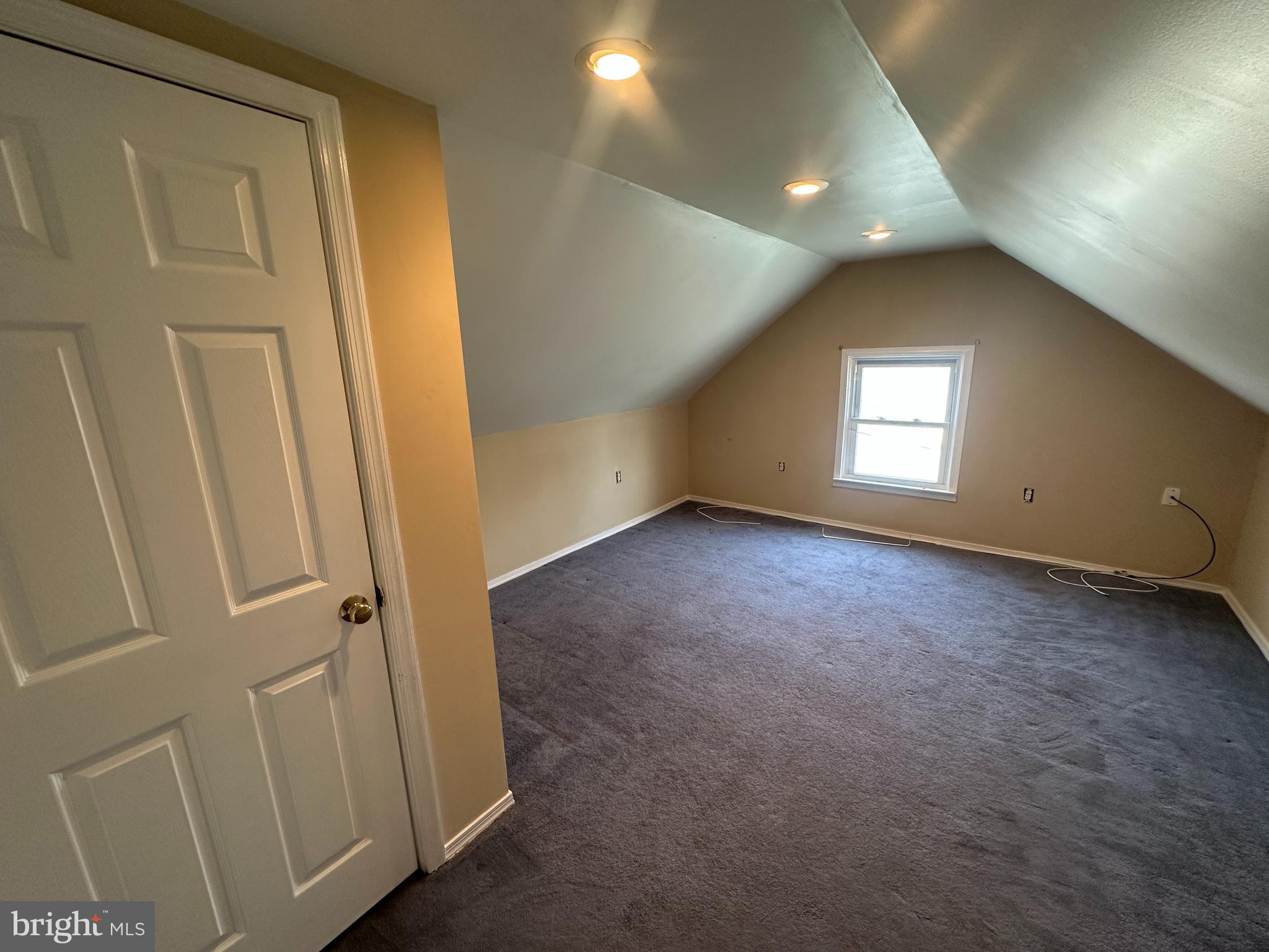 LYNBROOK - Residential