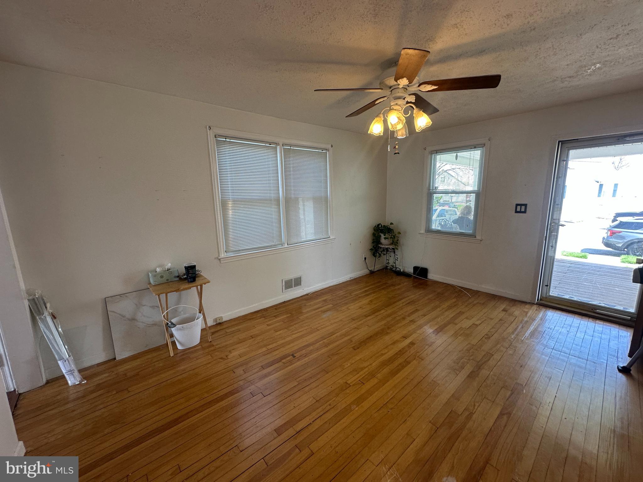 LYNBROOK - Residential