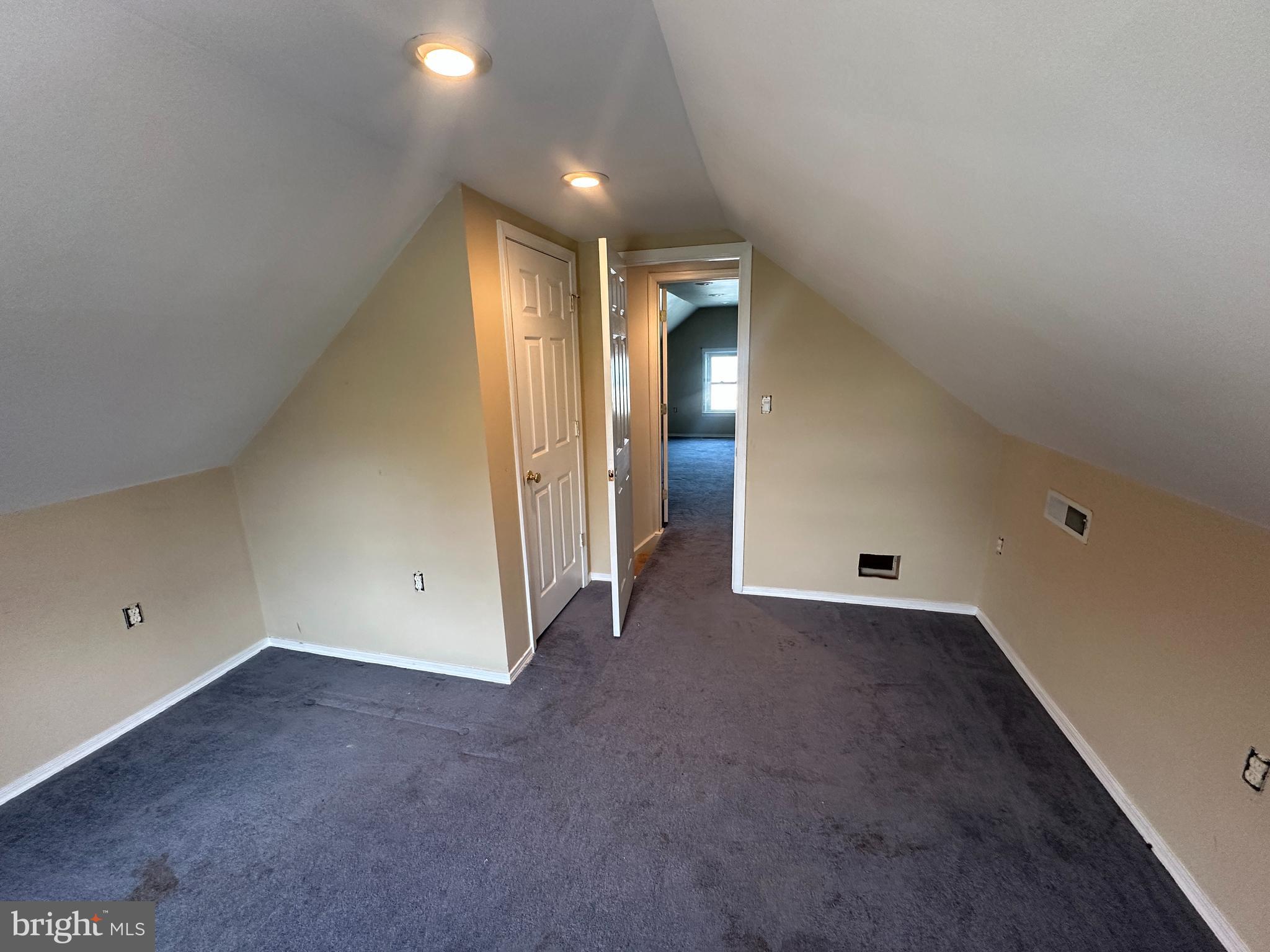 LYNBROOK - Residential