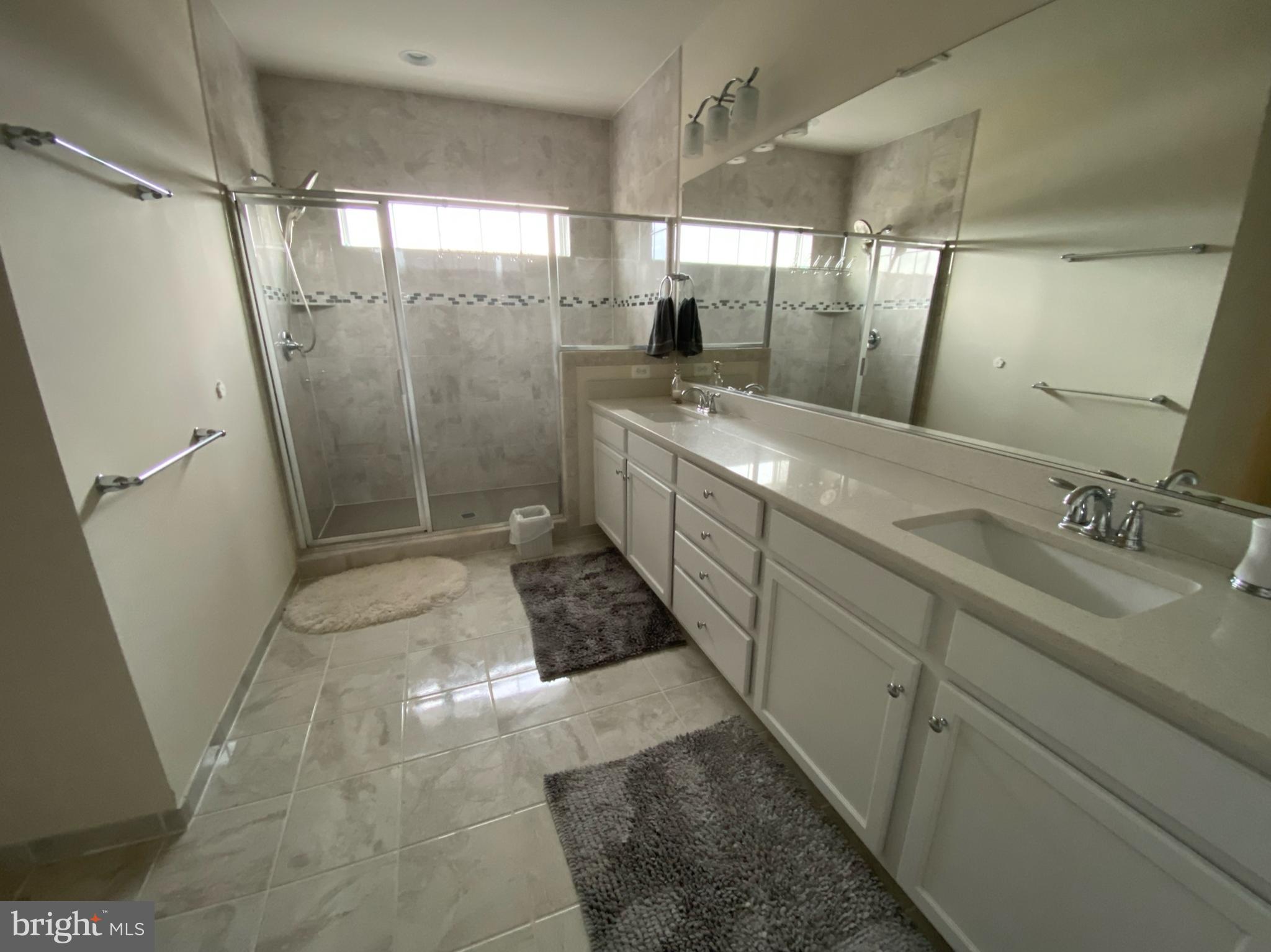 MOON GLADE FARM - Residential Lease