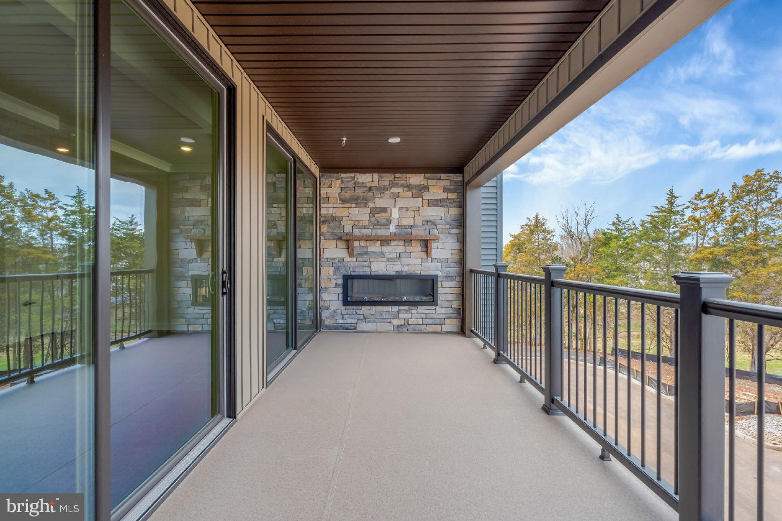 ASHBURN STATION - Residential