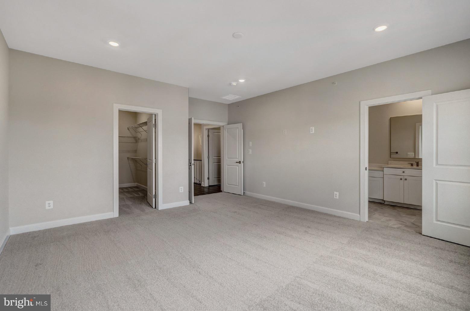 ASHBURN STATION - Residential