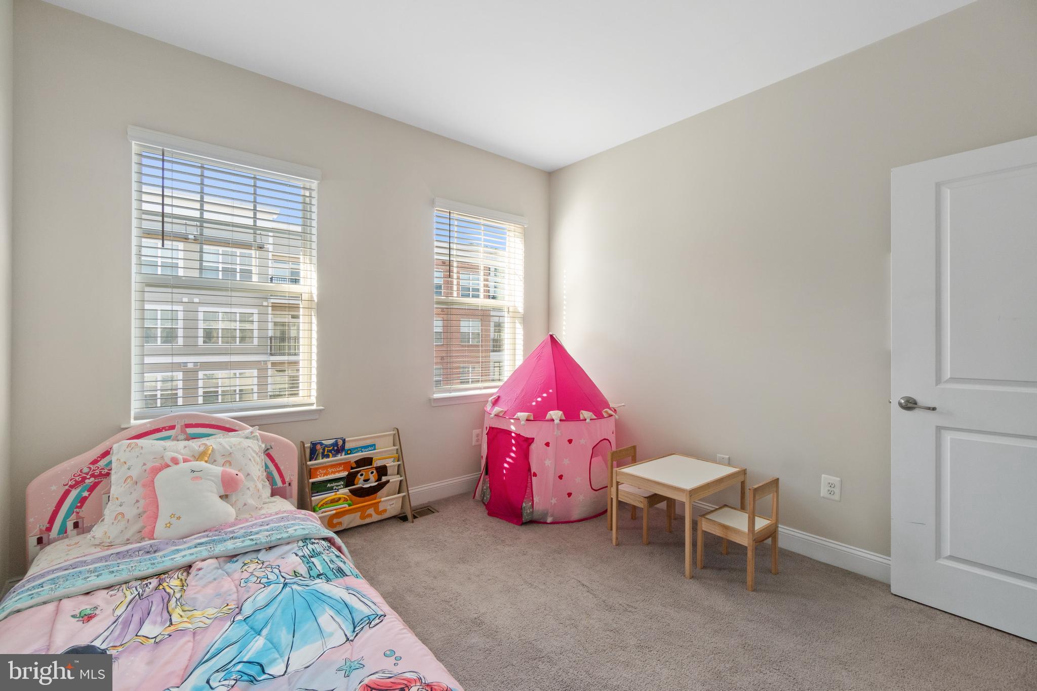 OXFORD SQUARE - Residential