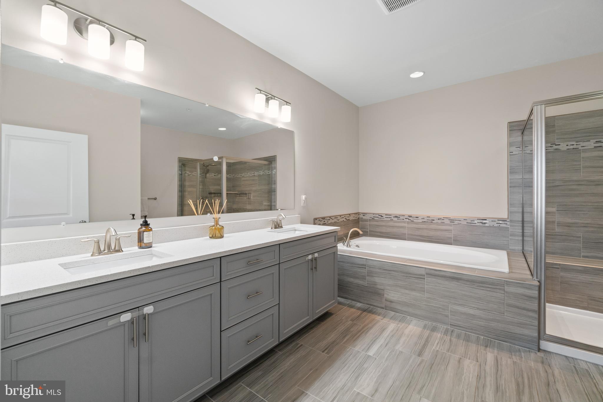 OXFORD SQUARE - Residential