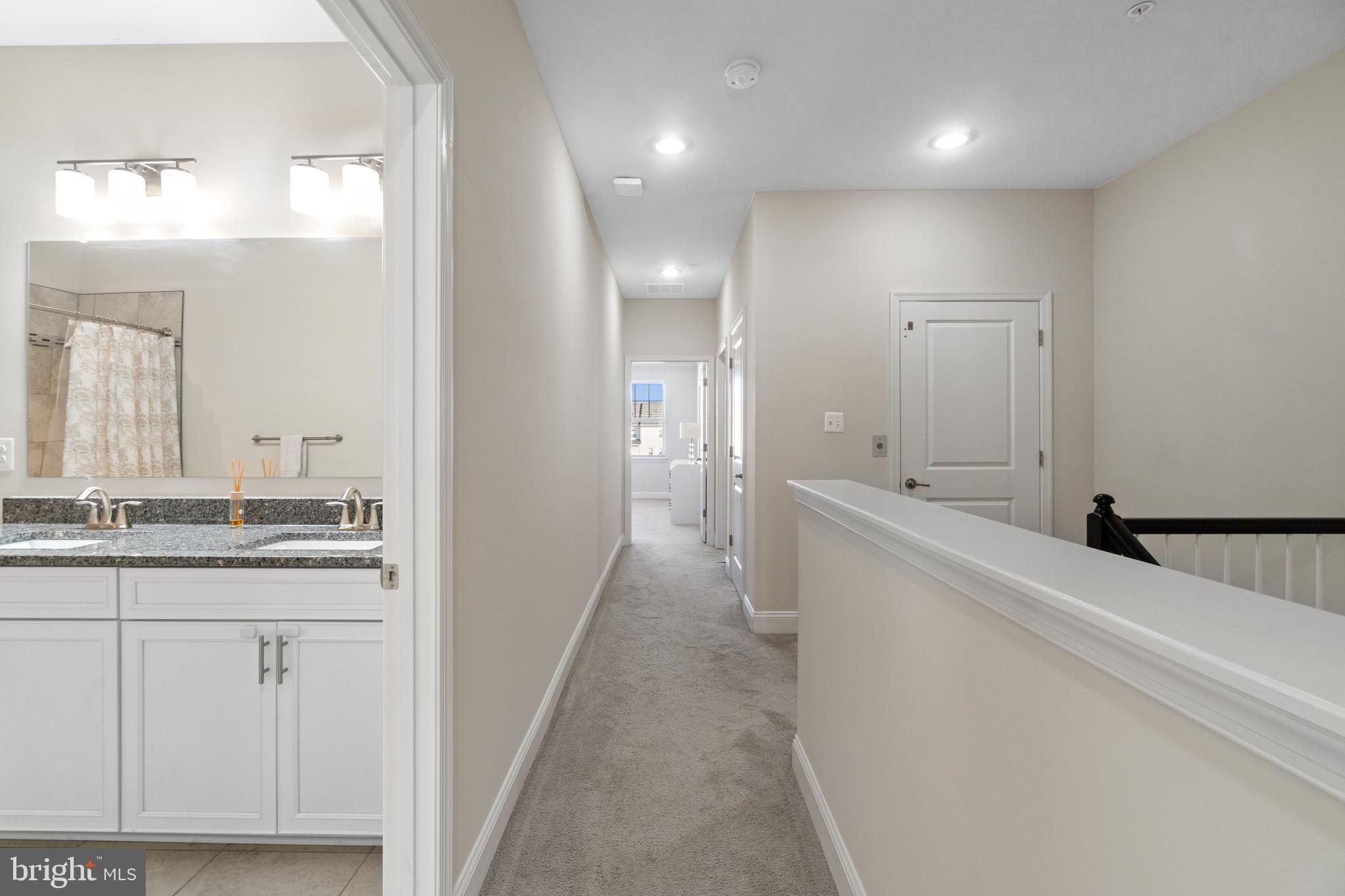 OXFORD SQUARE - Residential