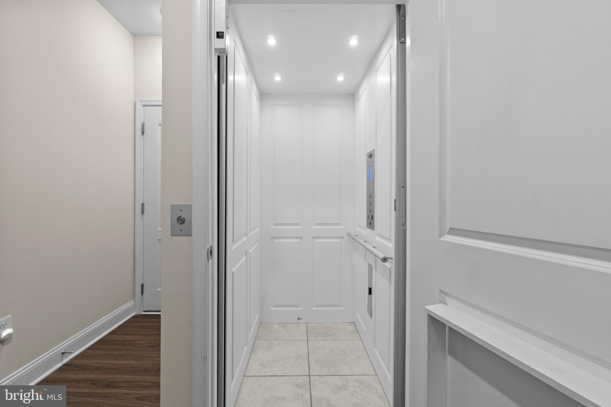 OXFORD SQUARE - Residential