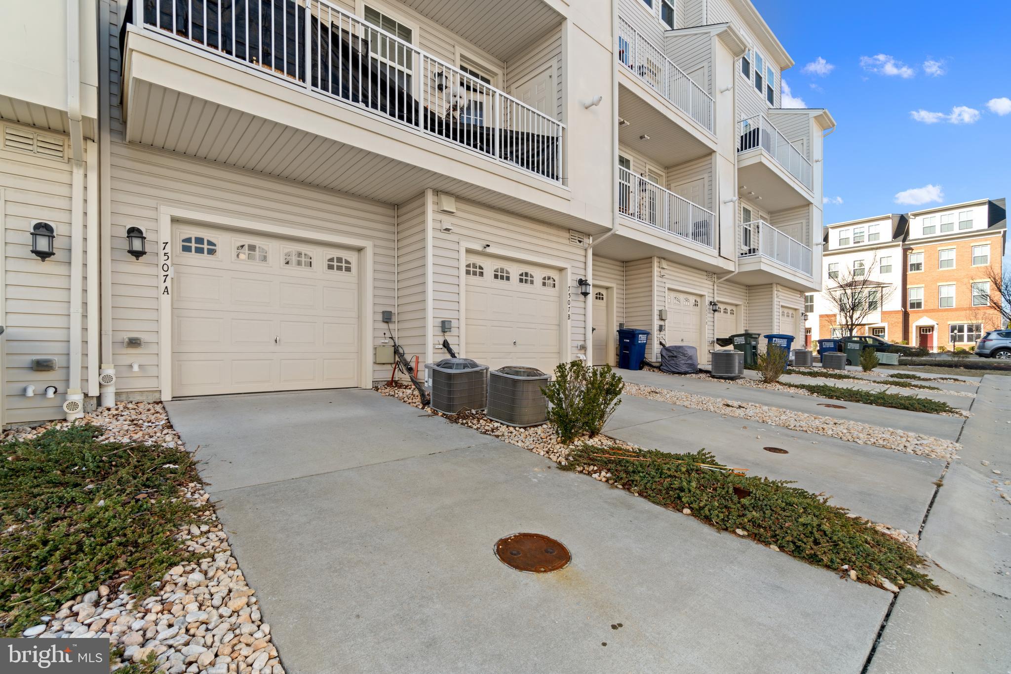 OXFORD SQUARE - Residential