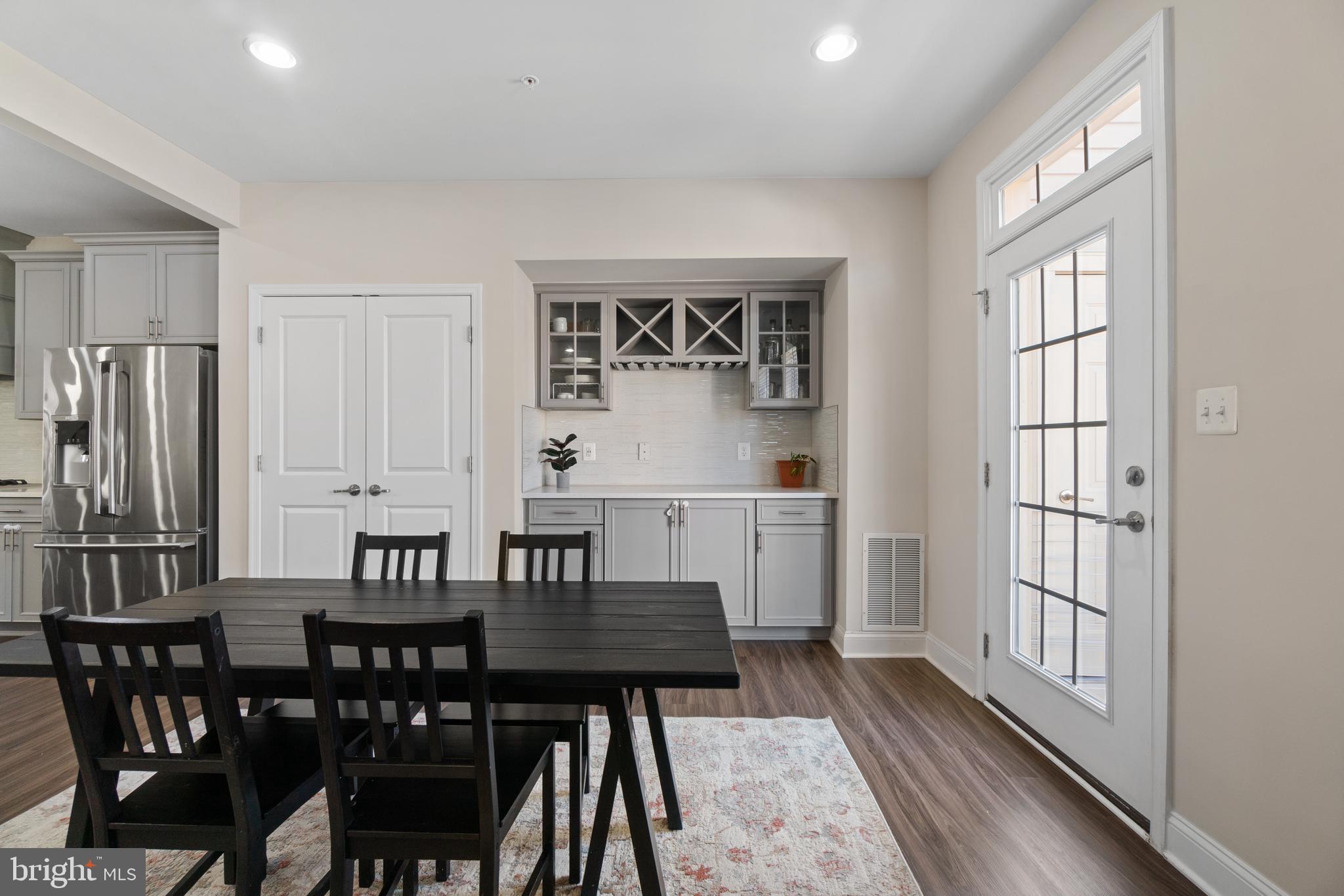 OXFORD SQUARE - Residential