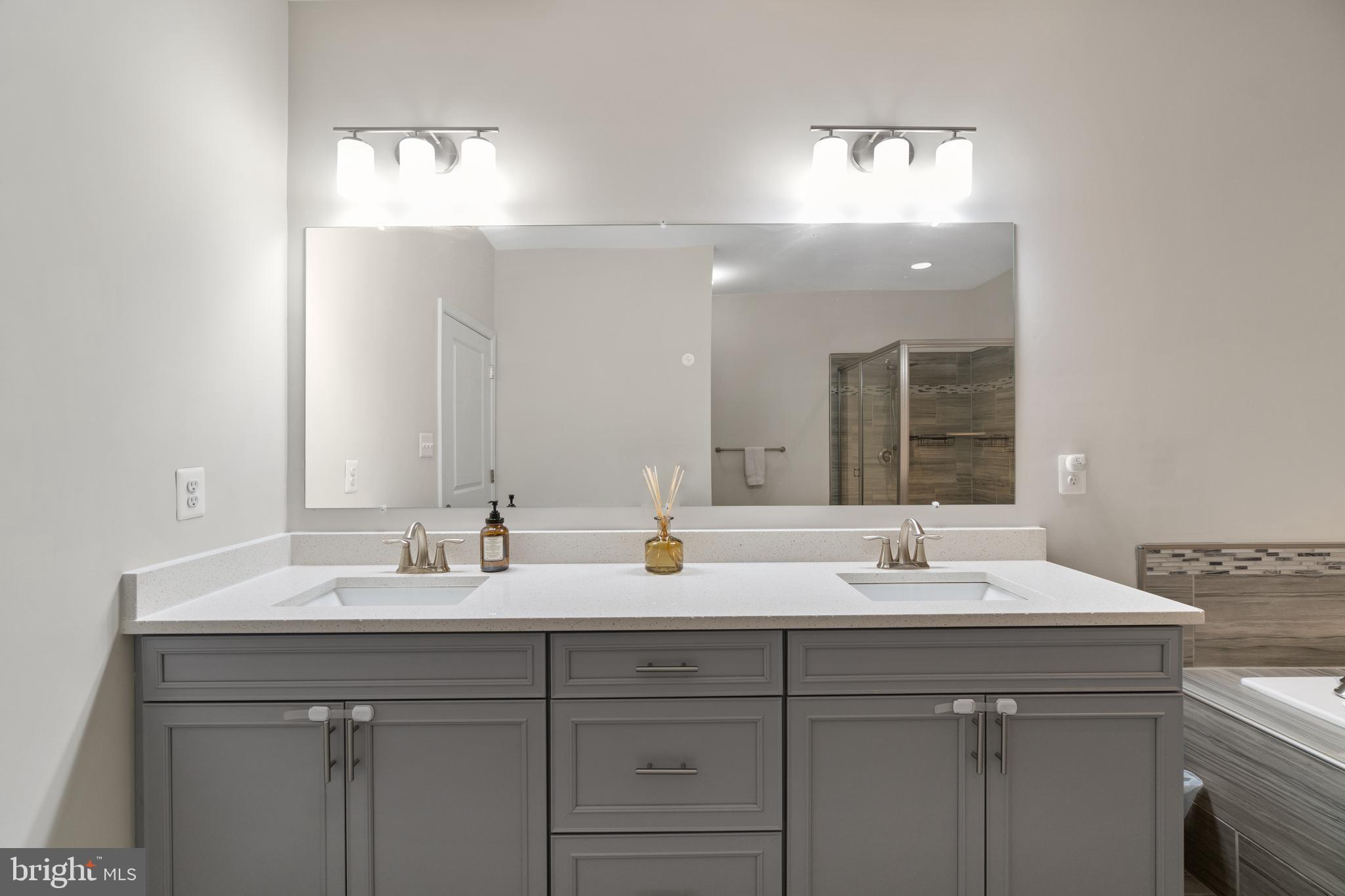 OXFORD SQUARE - Residential