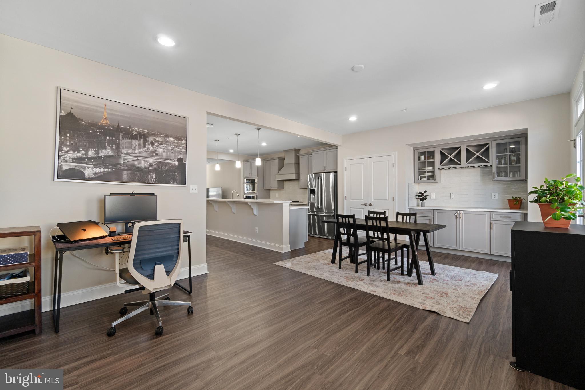 OXFORD SQUARE - Residential