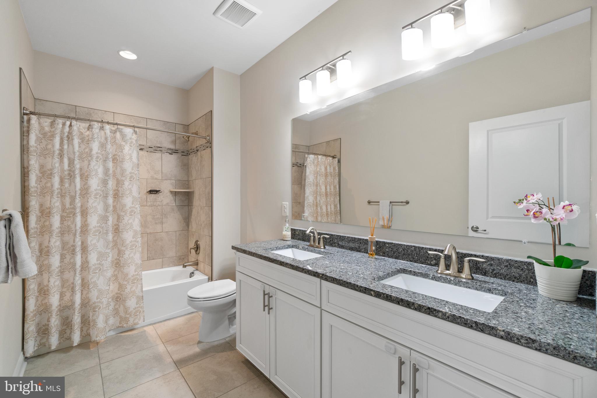 OXFORD SQUARE - Residential