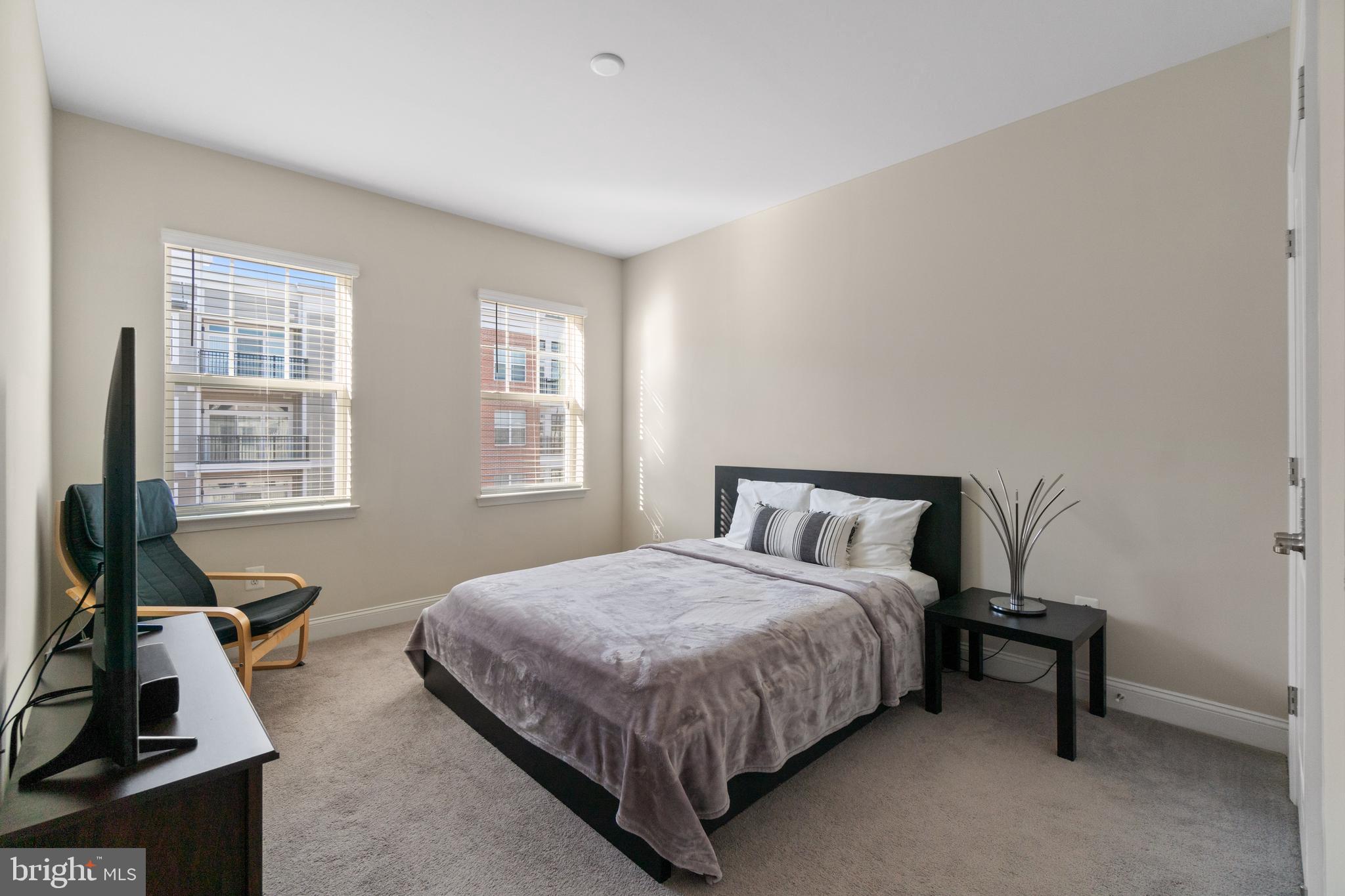 OXFORD SQUARE - Residential