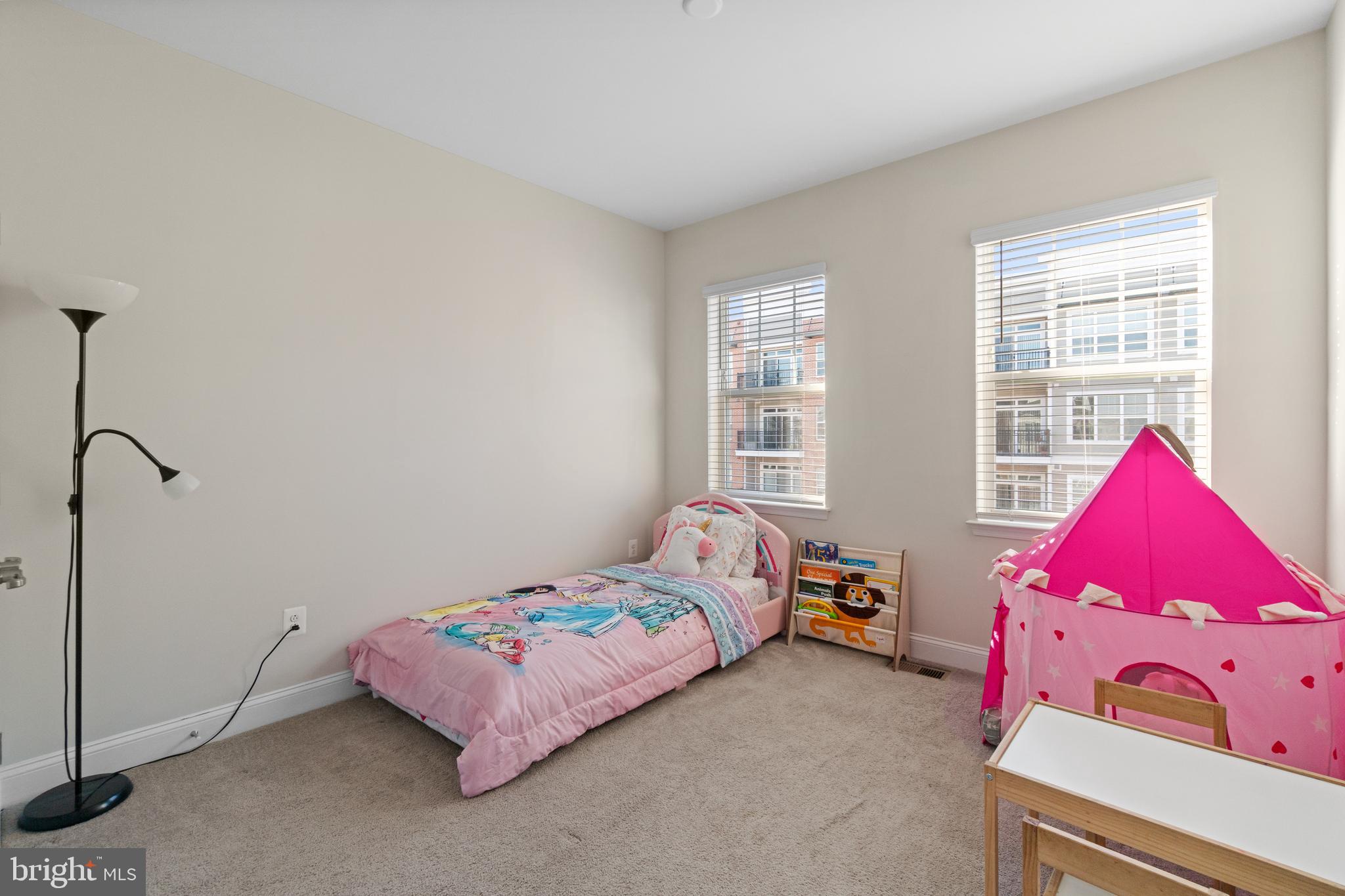 OXFORD SQUARE - Residential