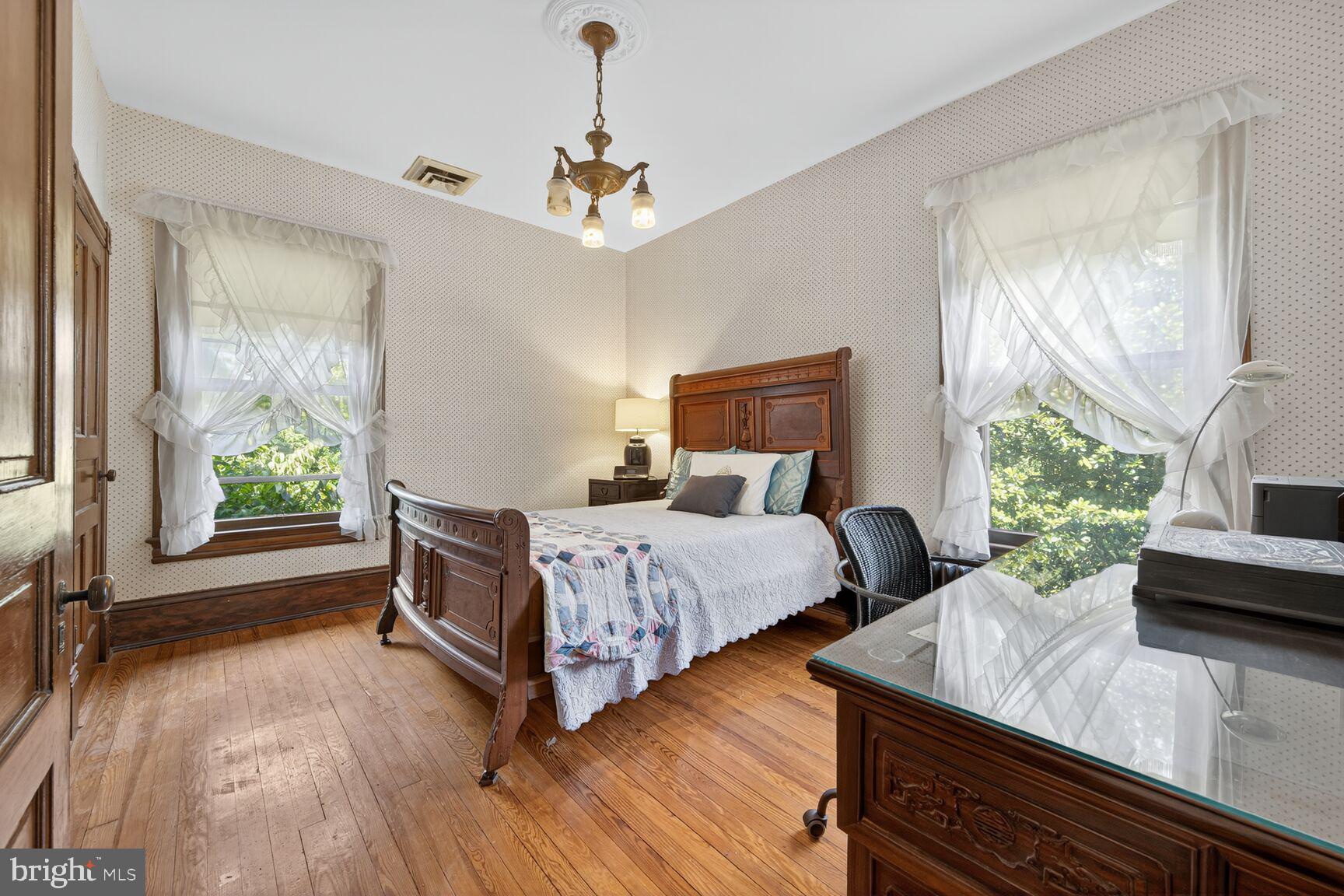 KENSINGTON PARK - Residential