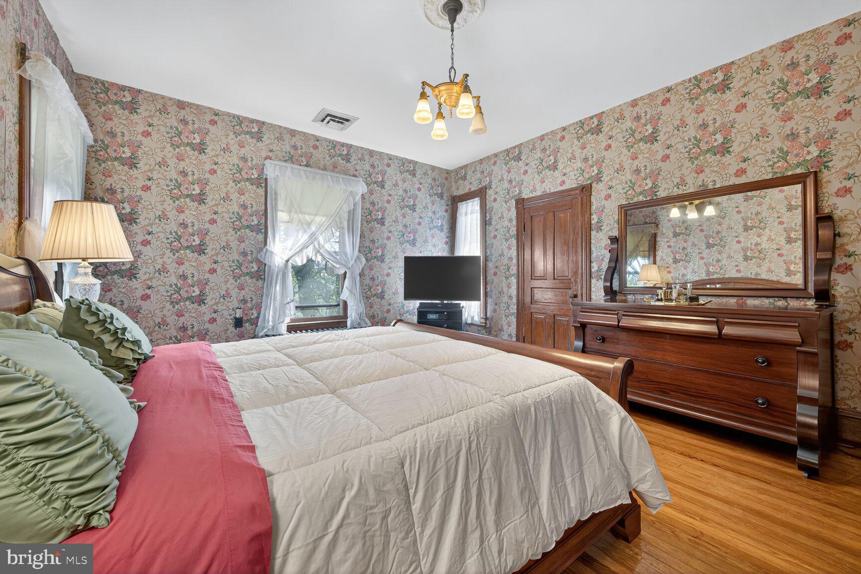 KENSINGTON PARK - Residential