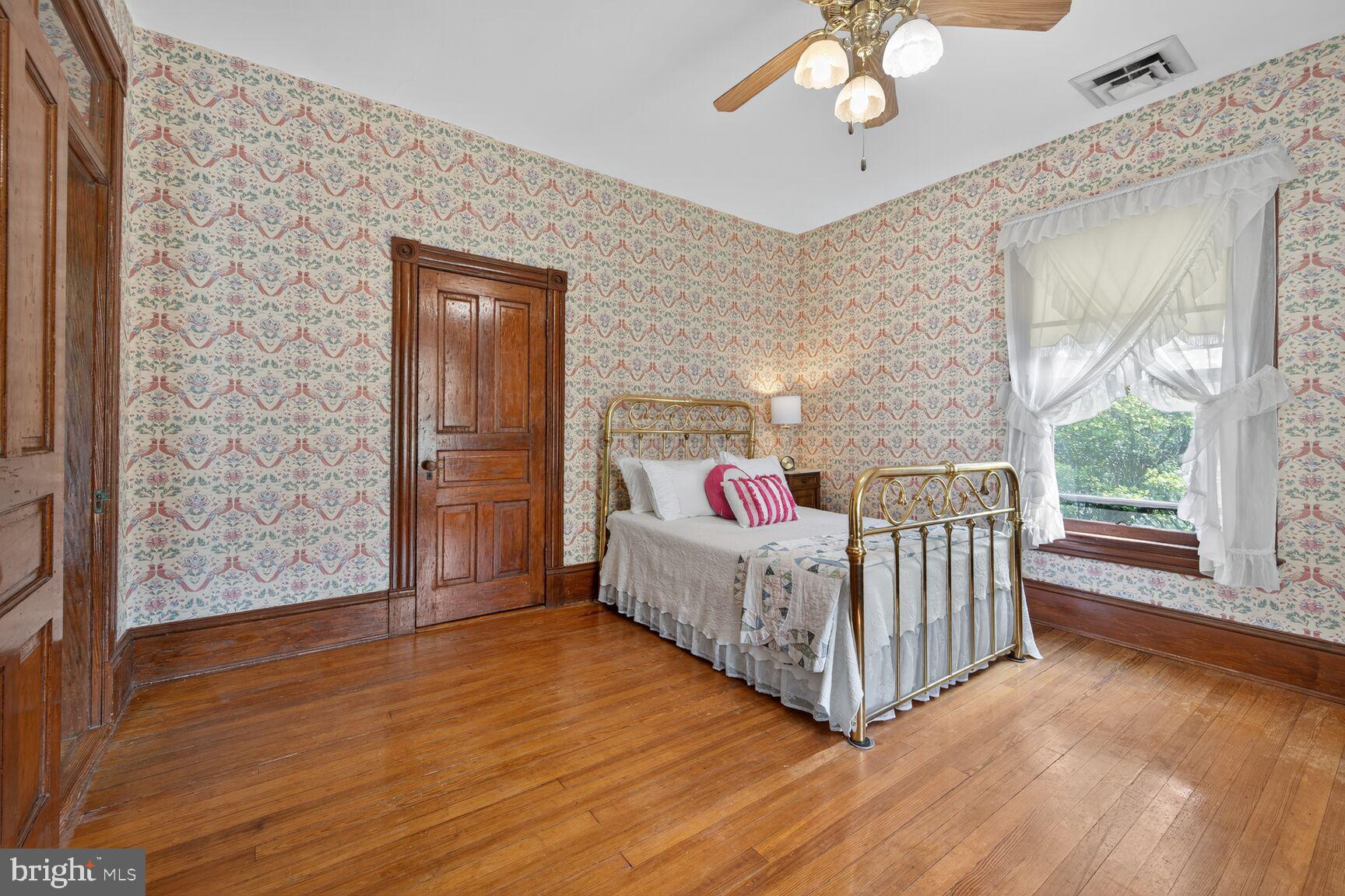 KENSINGTON PARK - Residential