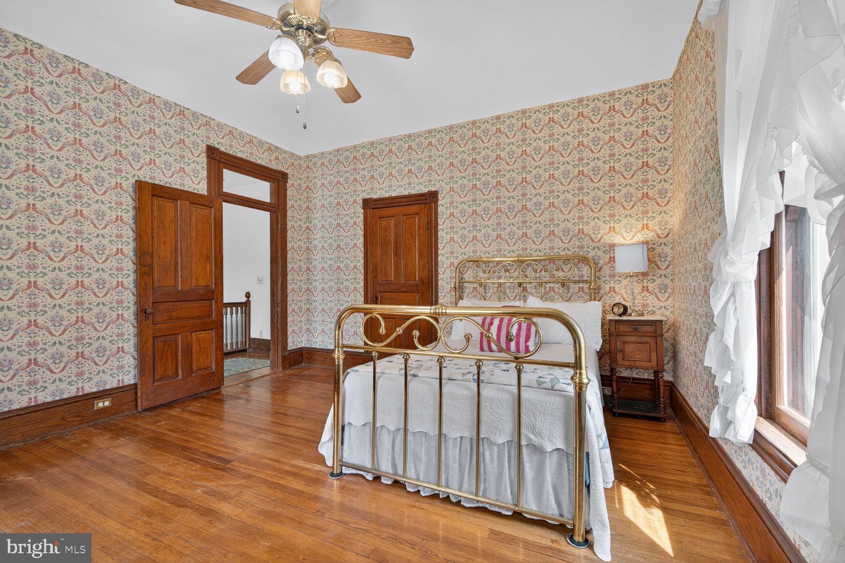 KENSINGTON PARK - Residential