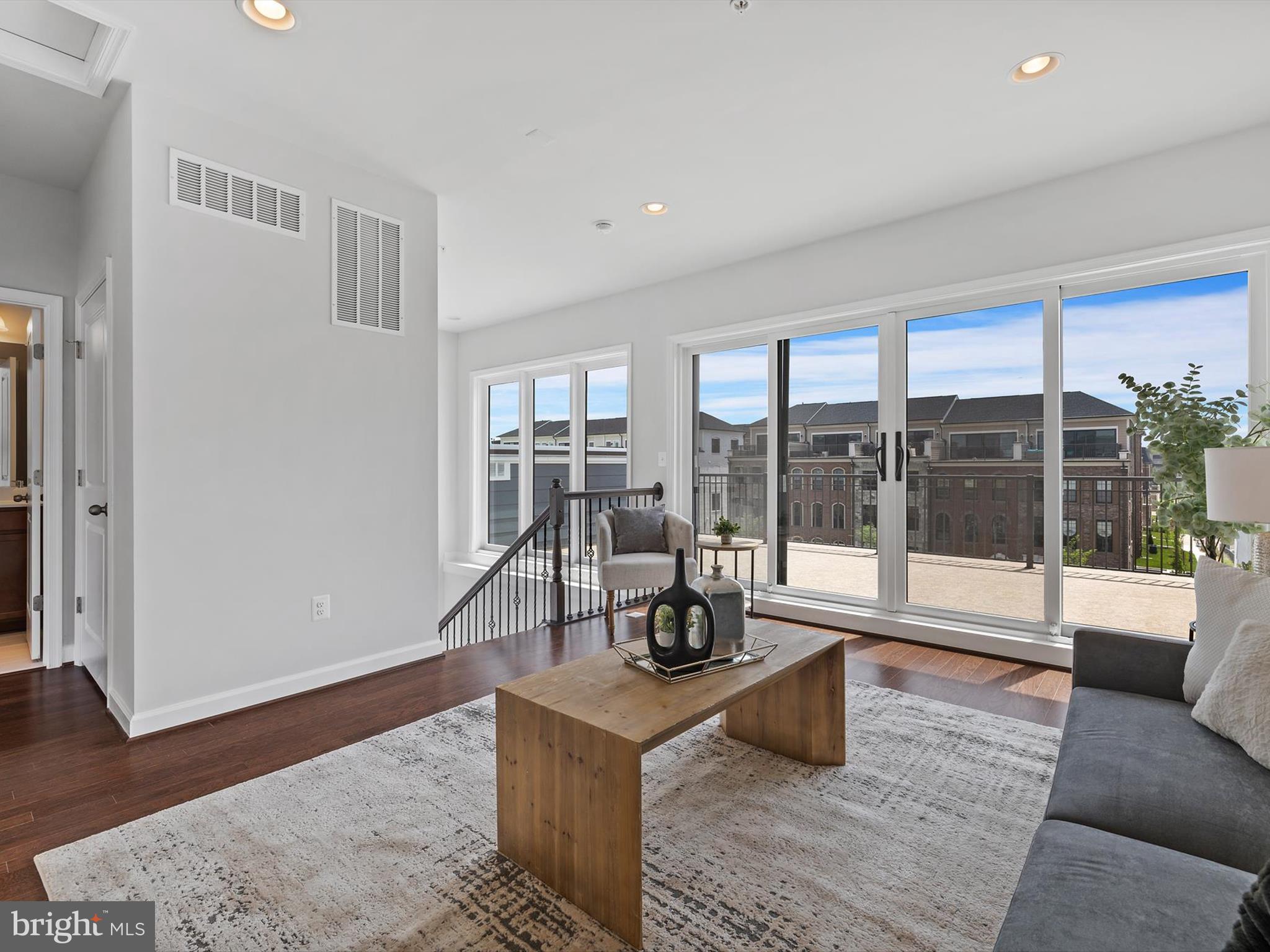 POTOMAC OVERLOOK CONDO - Residential