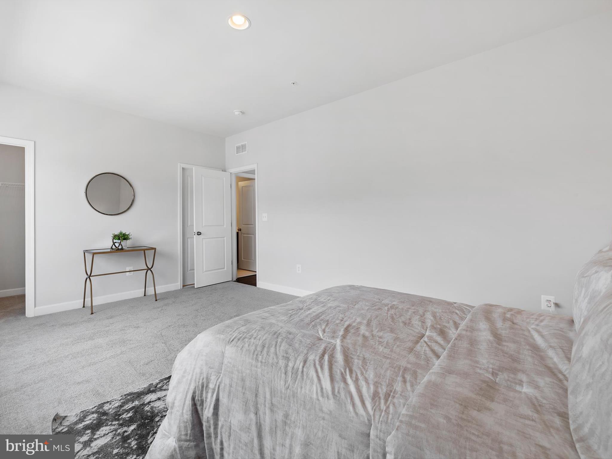 POTOMAC OVERLOOK CONDO - Residential