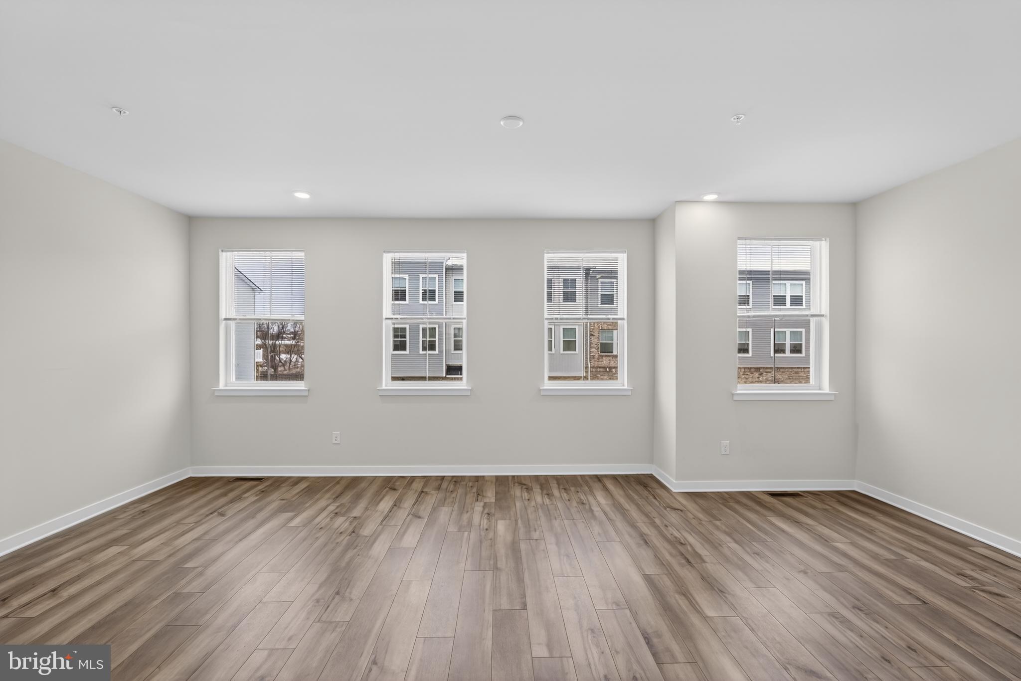 RIVER PIONTE - Residential