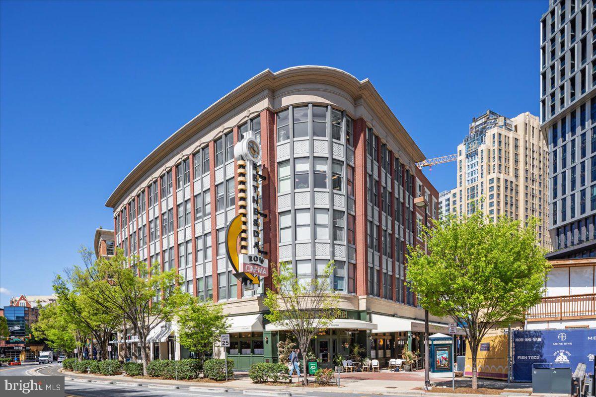 BETHESDA MEWS - Residential