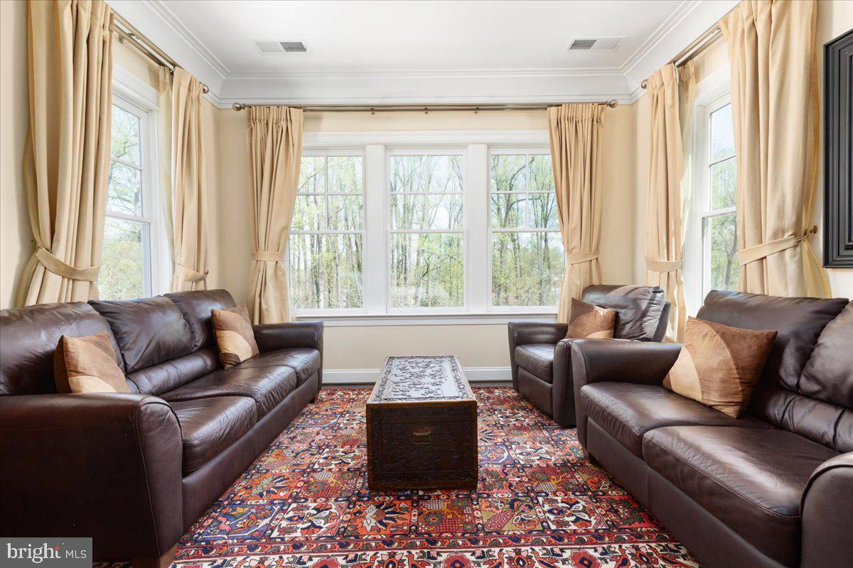 BETHESDA MEWS - Residential