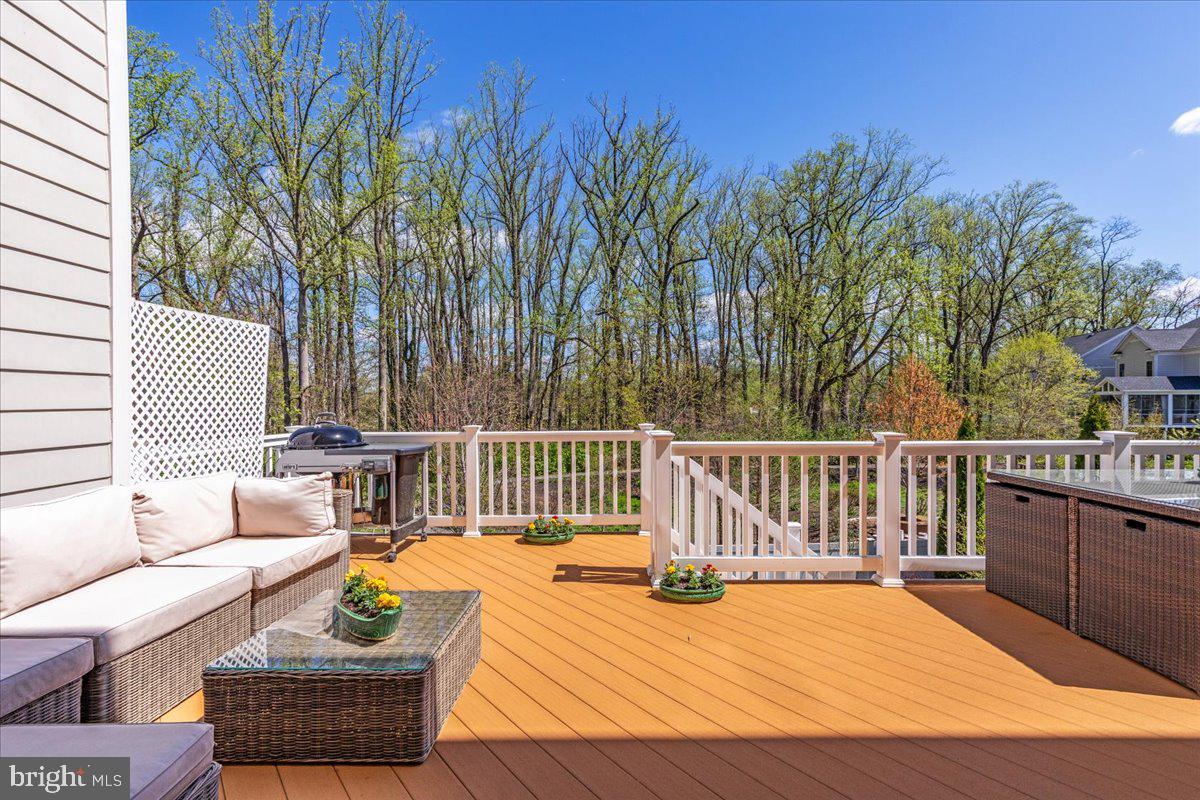 BETHESDA MEWS - Residential