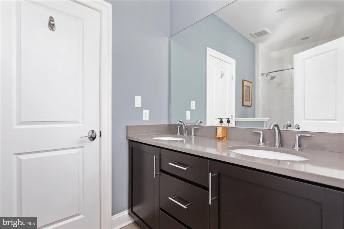 BETHESDA MEWS - Residential