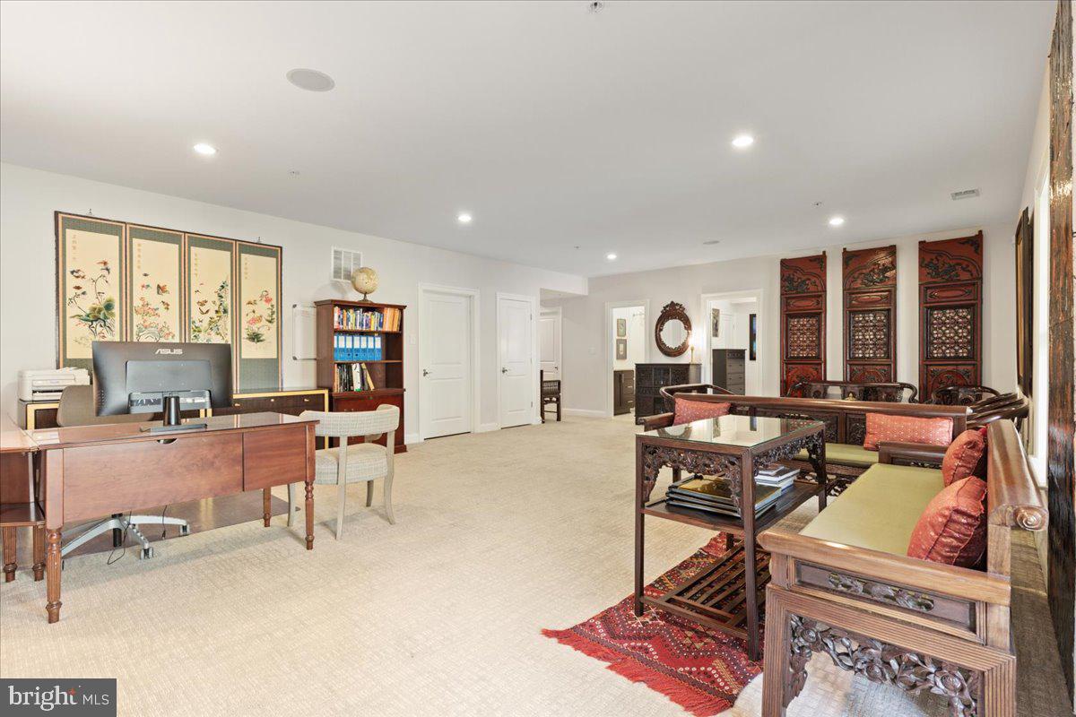 BETHESDA MEWS - Residential