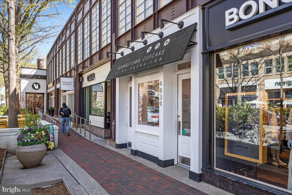 BETHESDA MEWS - Residential