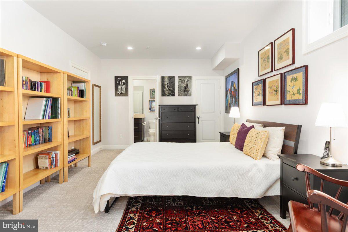 BETHESDA MEWS - Residential