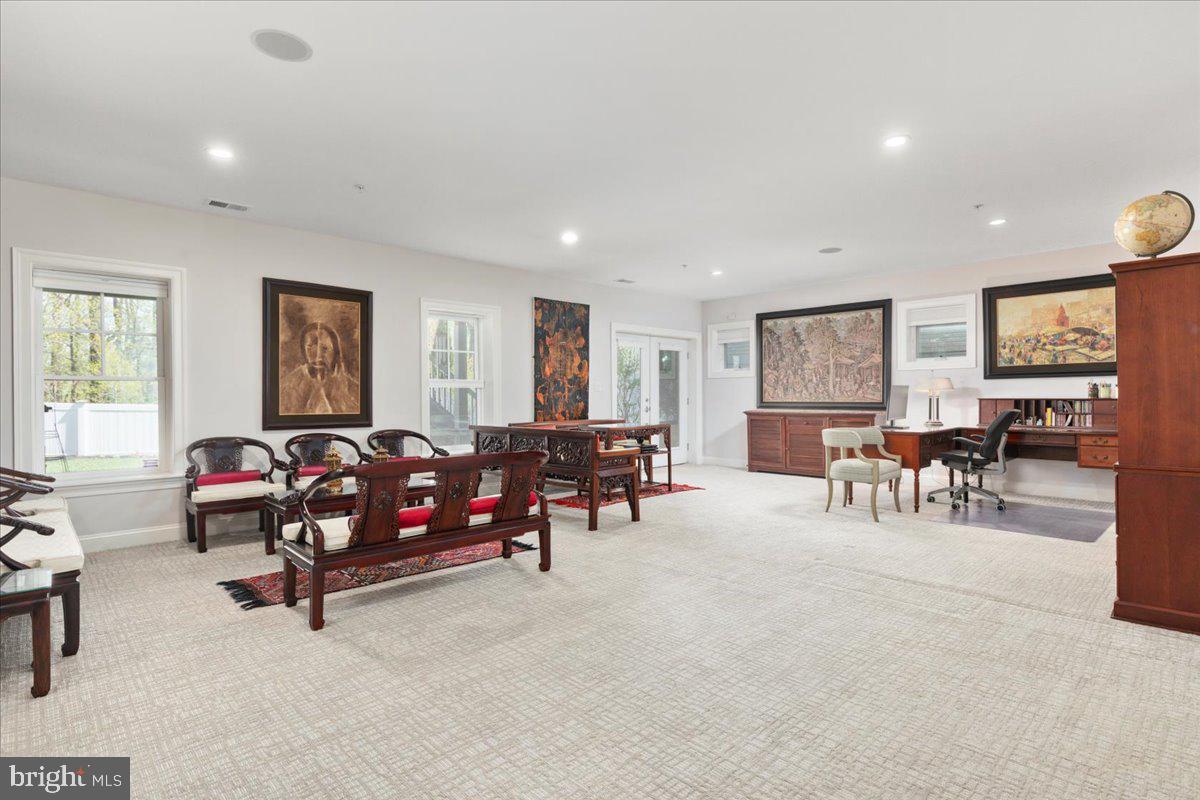 BETHESDA MEWS - Residential