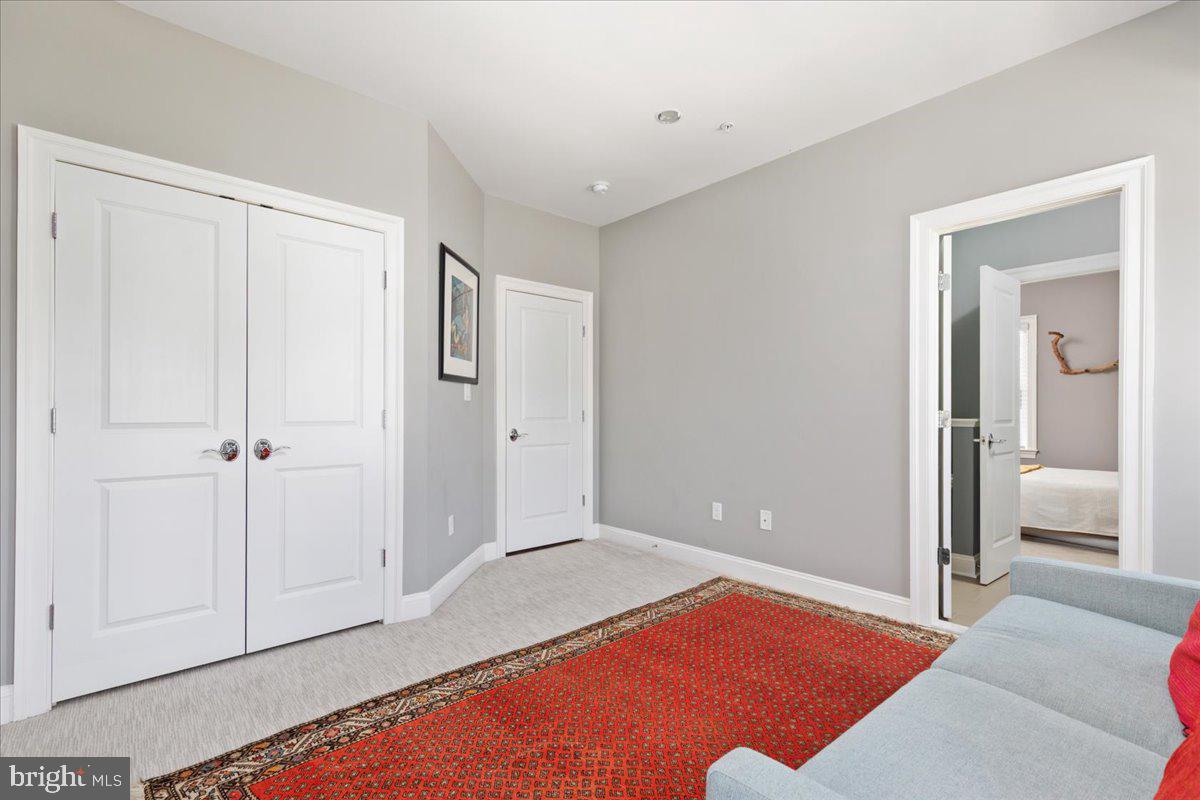 BETHESDA MEWS - Residential