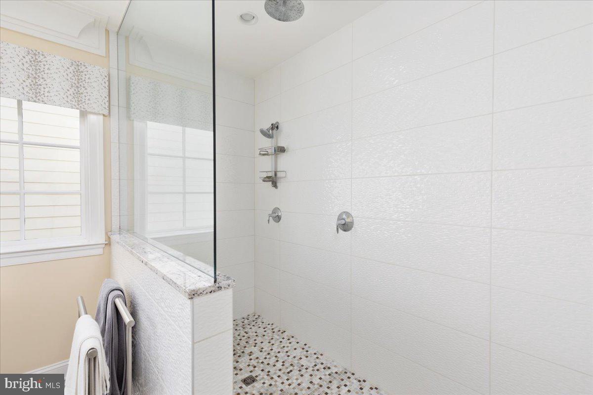 BETHESDA MEWS - Residential