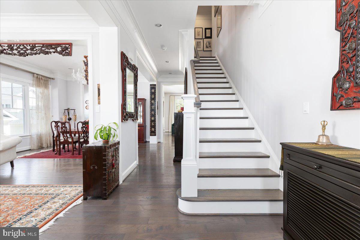 BETHESDA MEWS - Residential