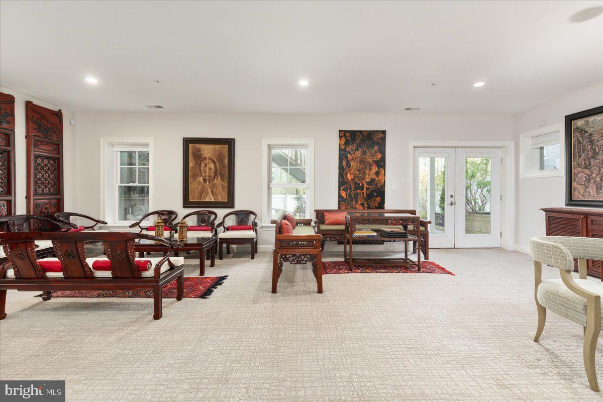 BETHESDA MEWS - Residential