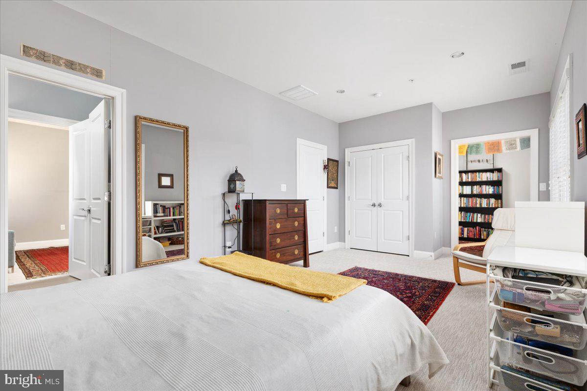 BETHESDA MEWS - Residential