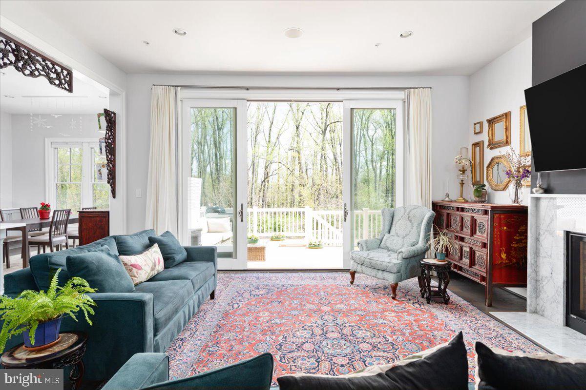 BETHESDA MEWS - Residential