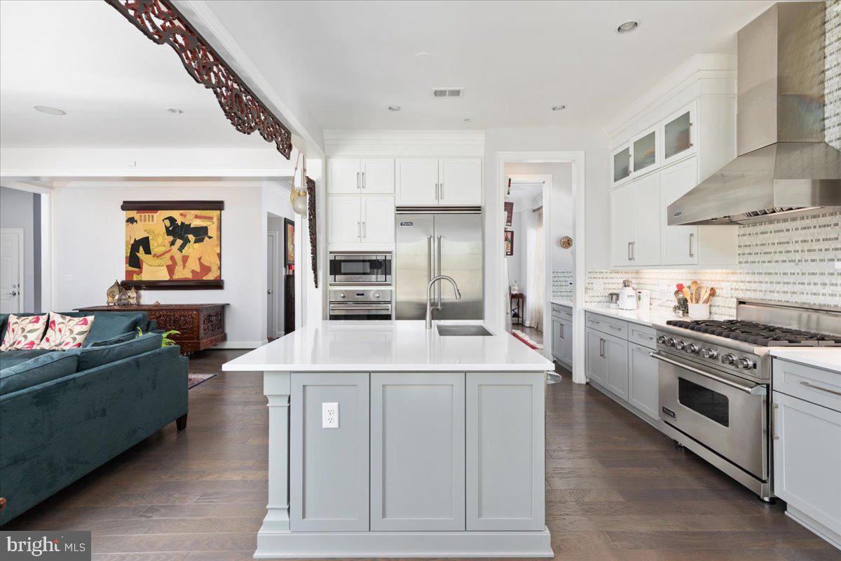 BETHESDA MEWS - Residential