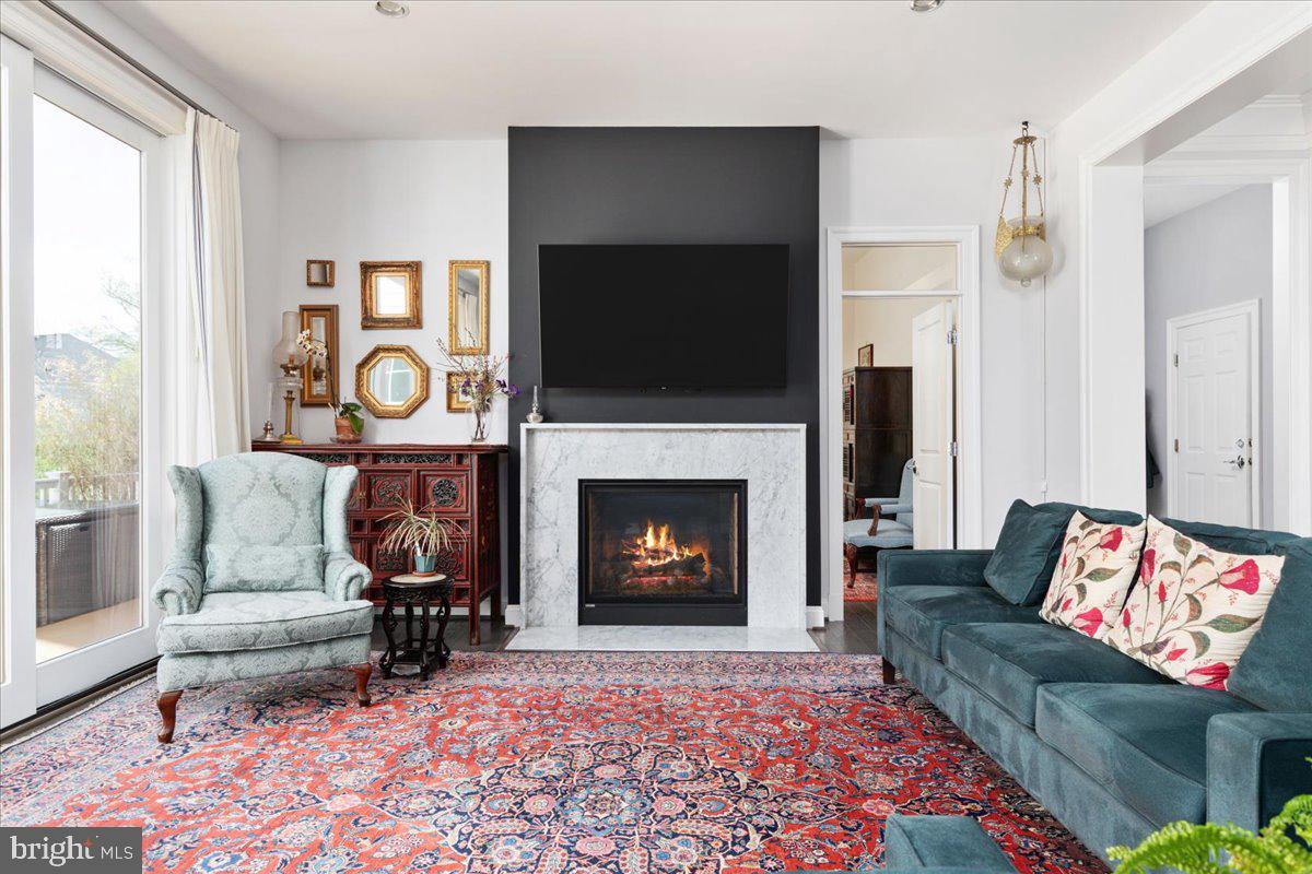 BETHESDA MEWS - Residential