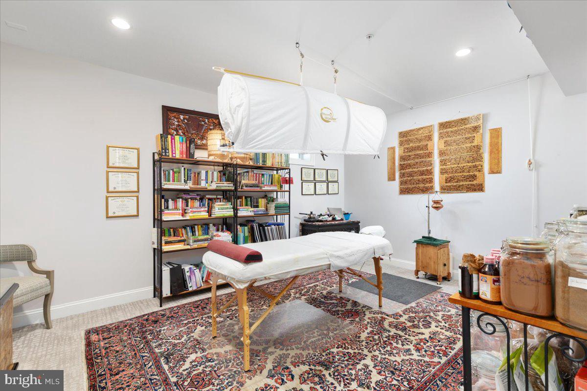 BETHESDA MEWS - Residential