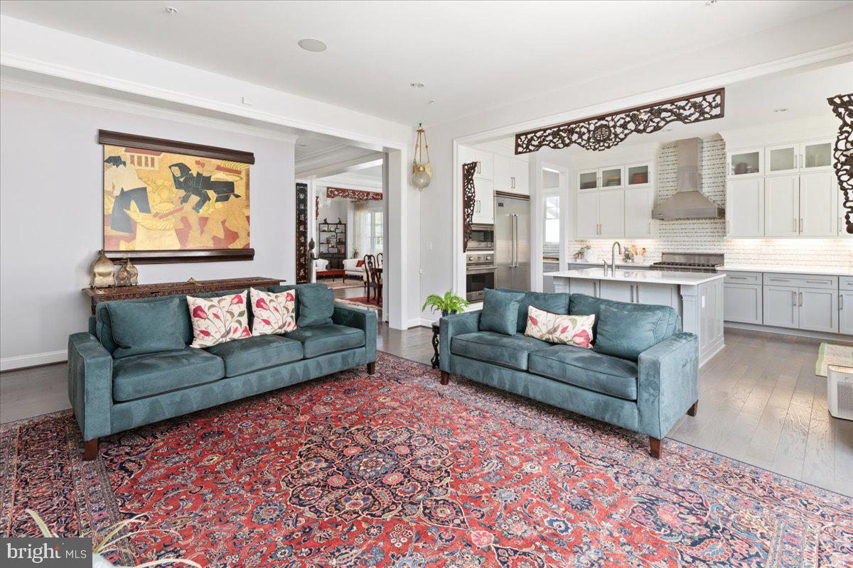 BETHESDA MEWS - Residential