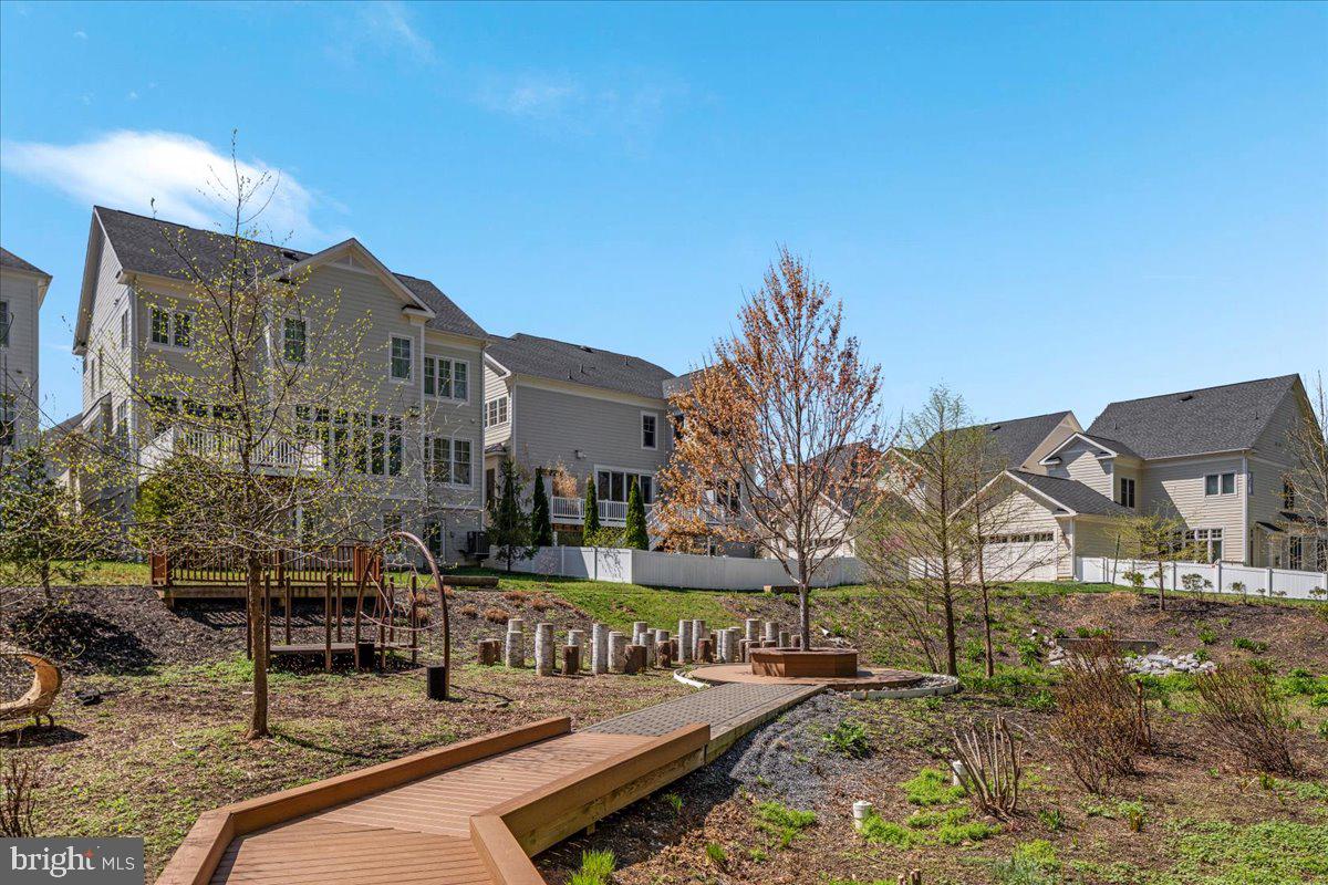 BETHESDA MEWS - Residential