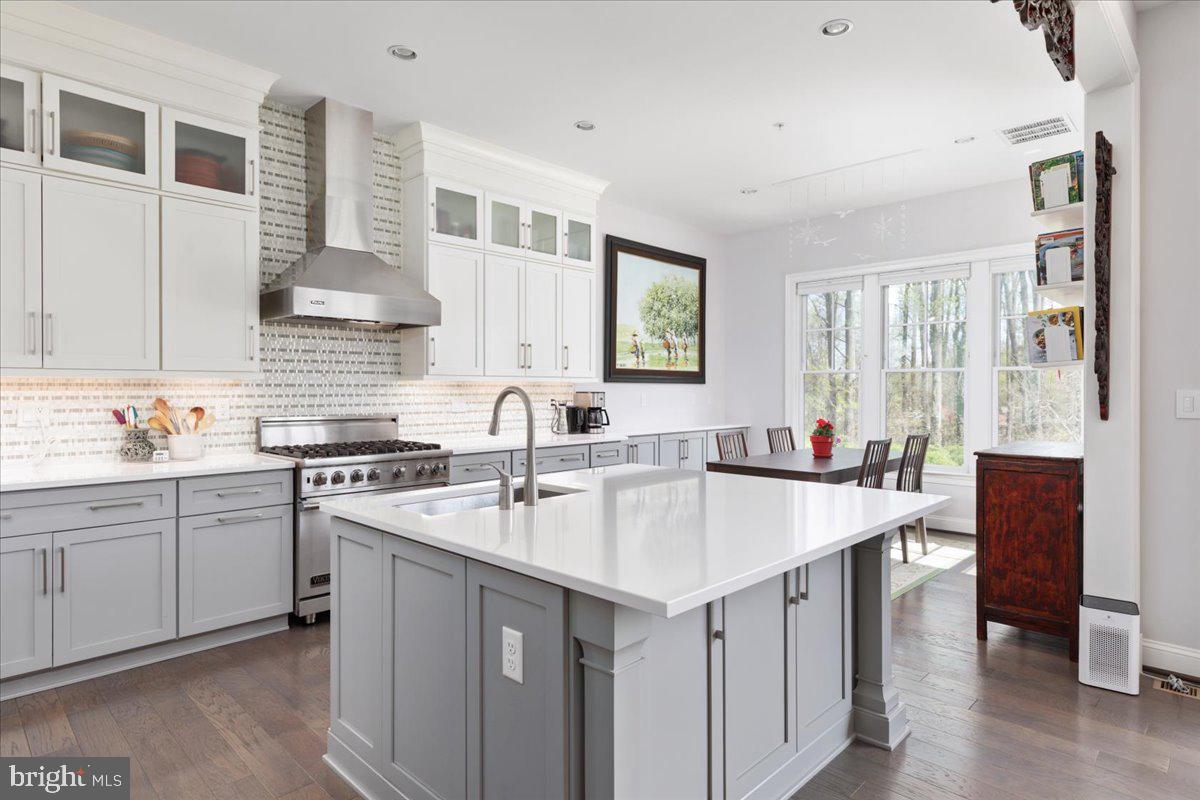 BETHESDA MEWS - Residential