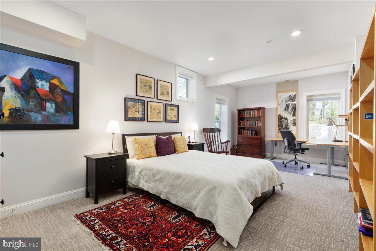 BETHESDA MEWS - Residential